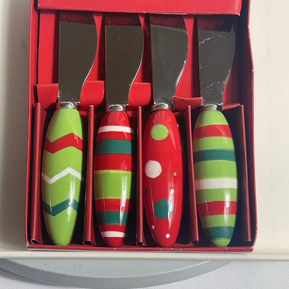 Christmas Holiday Festive Red and Green Cheese Knife Set NIB Stainless Steel